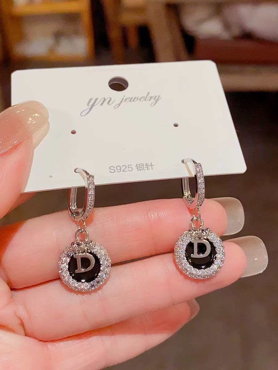 Fashionable simple zircon earrings