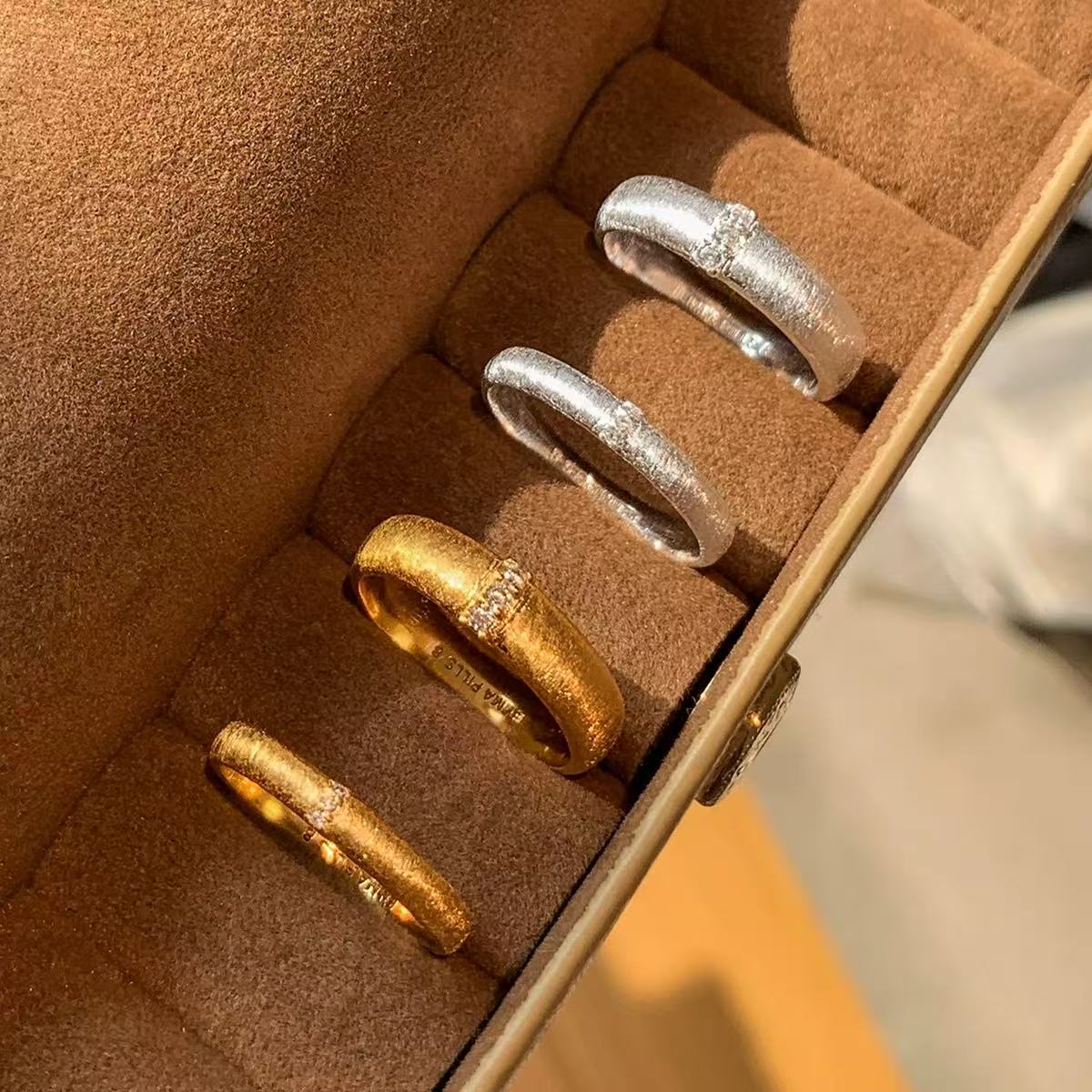 Medium metal silver zircon index finger brushed ring