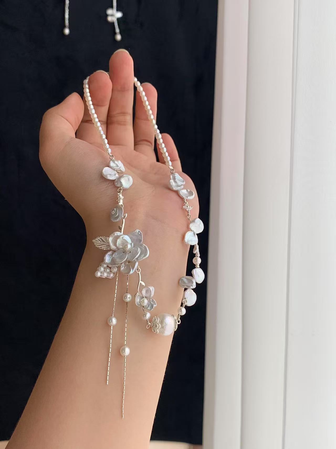 Handmade flower pearl necklace