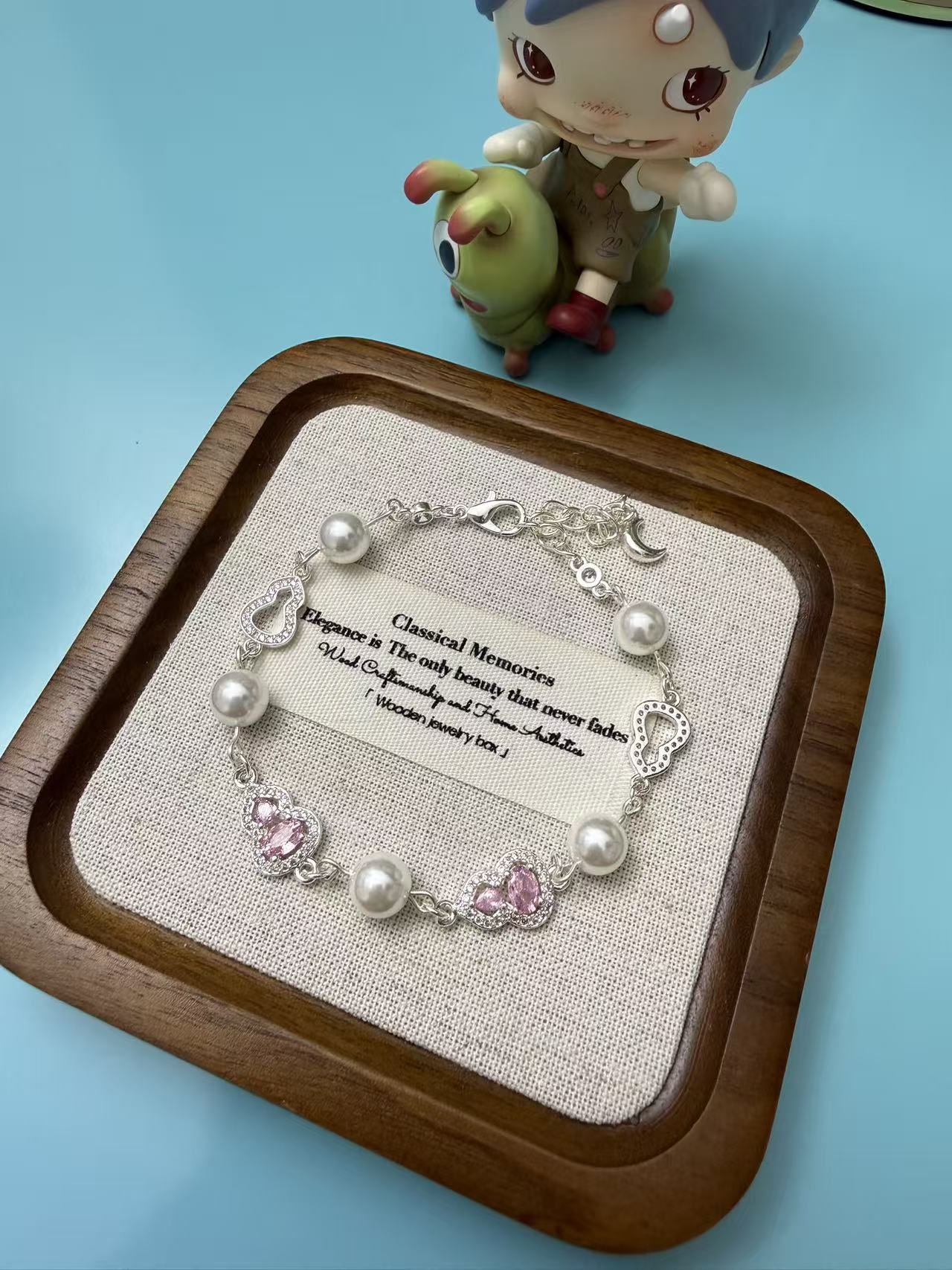 Unique Hulu Charm Pearl Bracelet, Thoughtful Jewelry Gift for Women B308