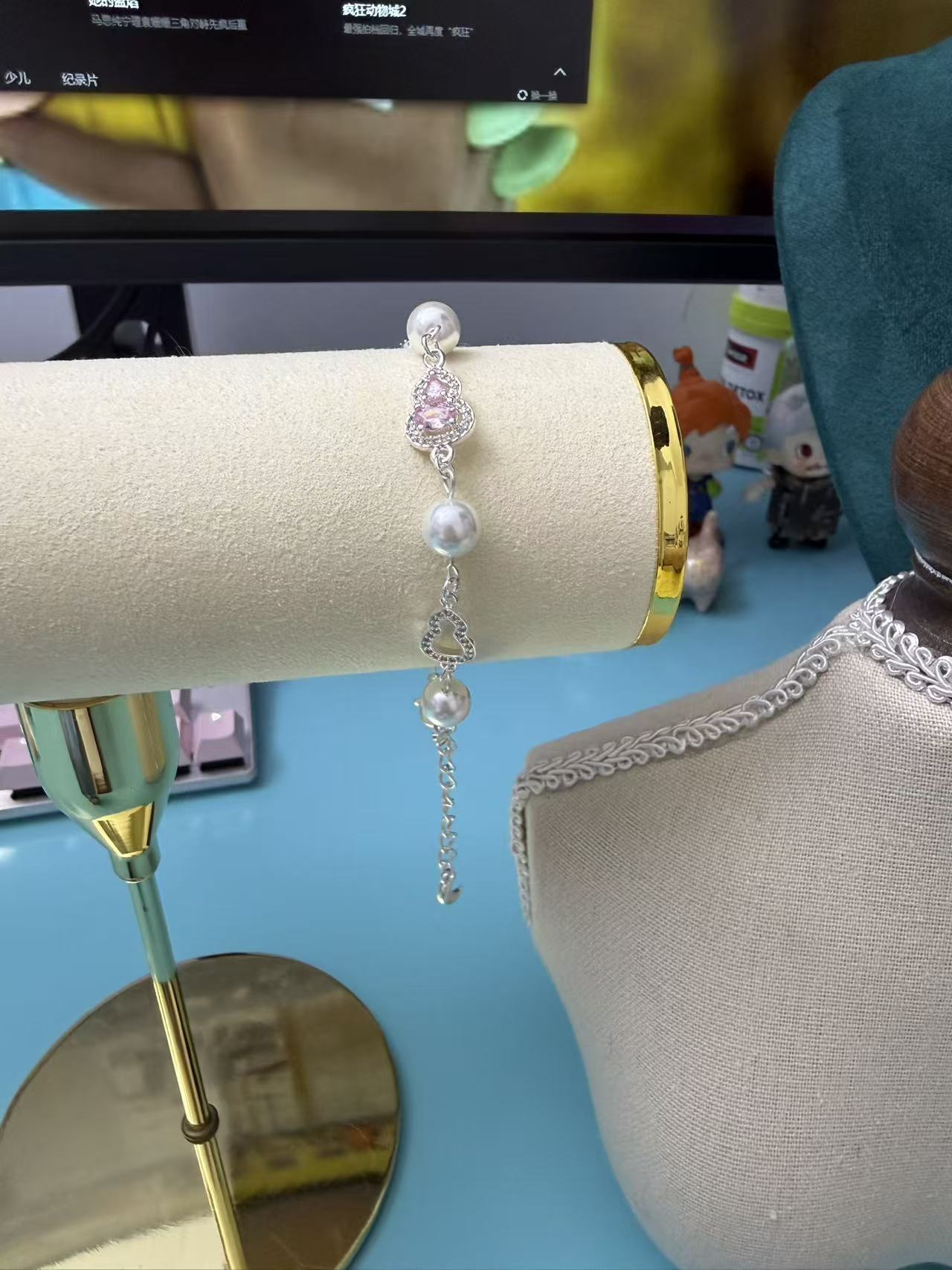 Unique Hulu Charm Pearl Bracelet, Thoughtful Jewelry Gift for Women B308