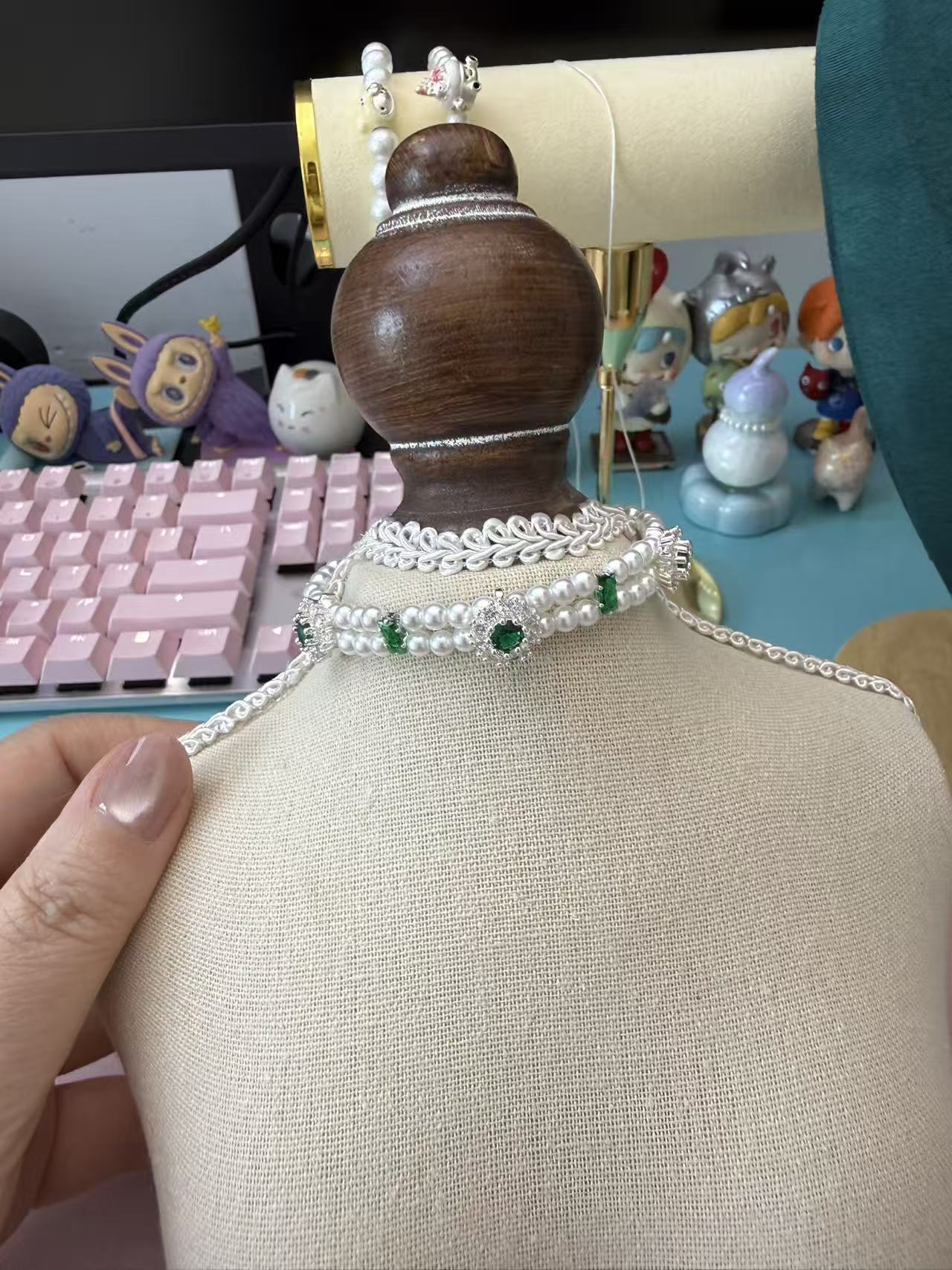 Luxurious Emerald and Double Pearl Bracelet, Silver Plated Vintage Women's Jewelry B306