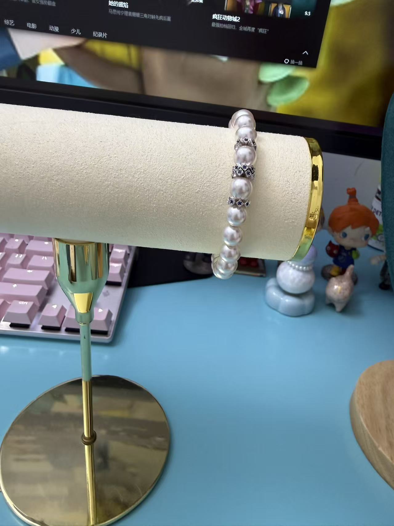 Lustrous White Pearl Bracelet with Blue Crystal Accent - Elegant Bridal & Everyday Jewelry B300