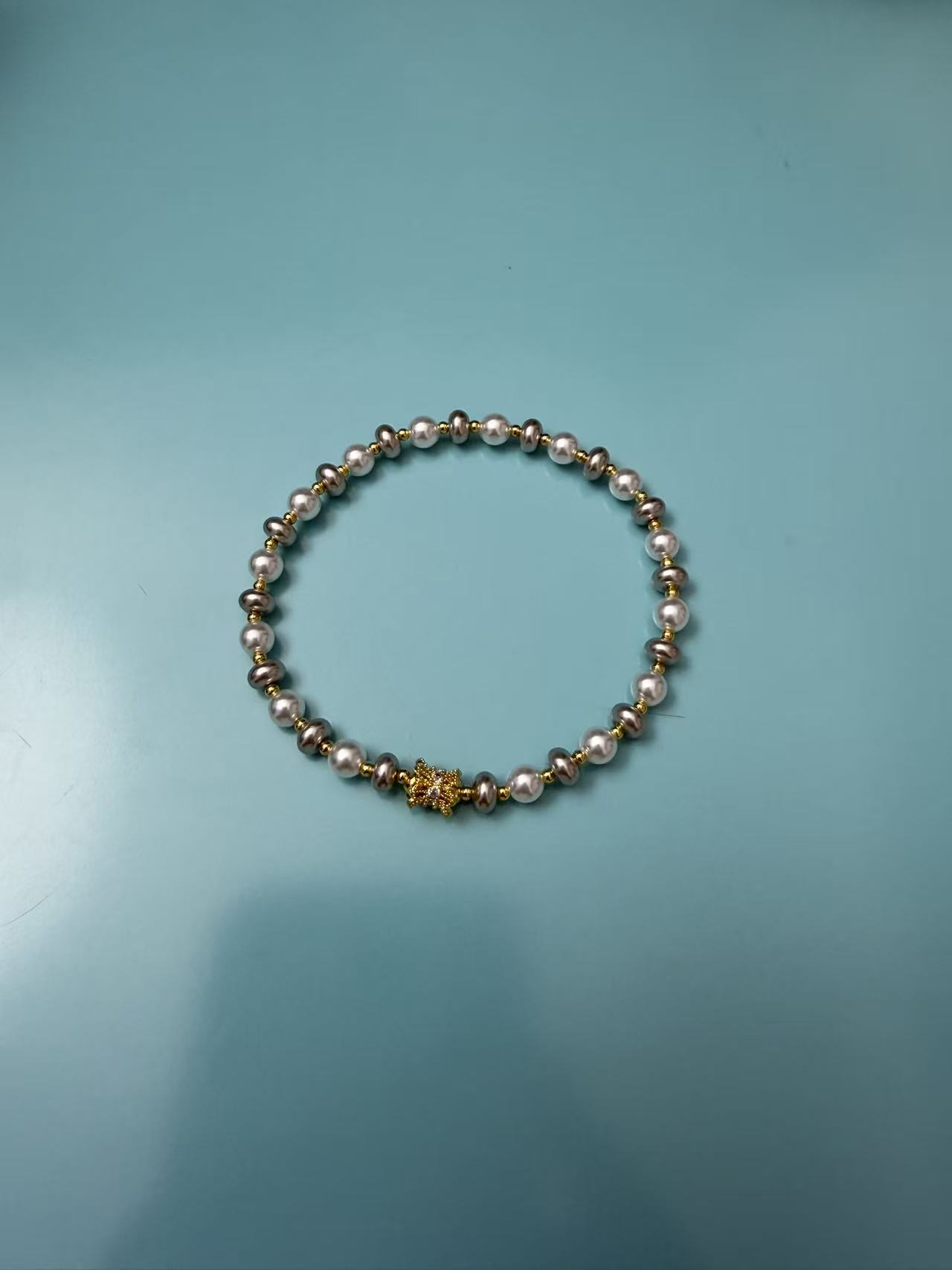 Natural Freshwater Pearl Beaded Bracelet with Gold-Plated Flower Charm & Silver Disc Spacers, Adjustable Dainty Jewelry for Women B298