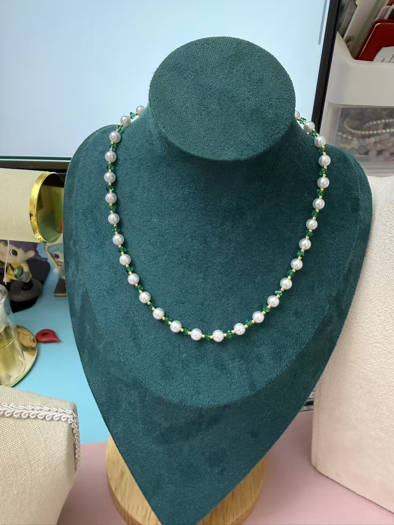 Emerald Green Crystal & Imitation Pearl Choker Necklace, Gold Plated Spacer Beads, Vintage Elegant Jewelry N81