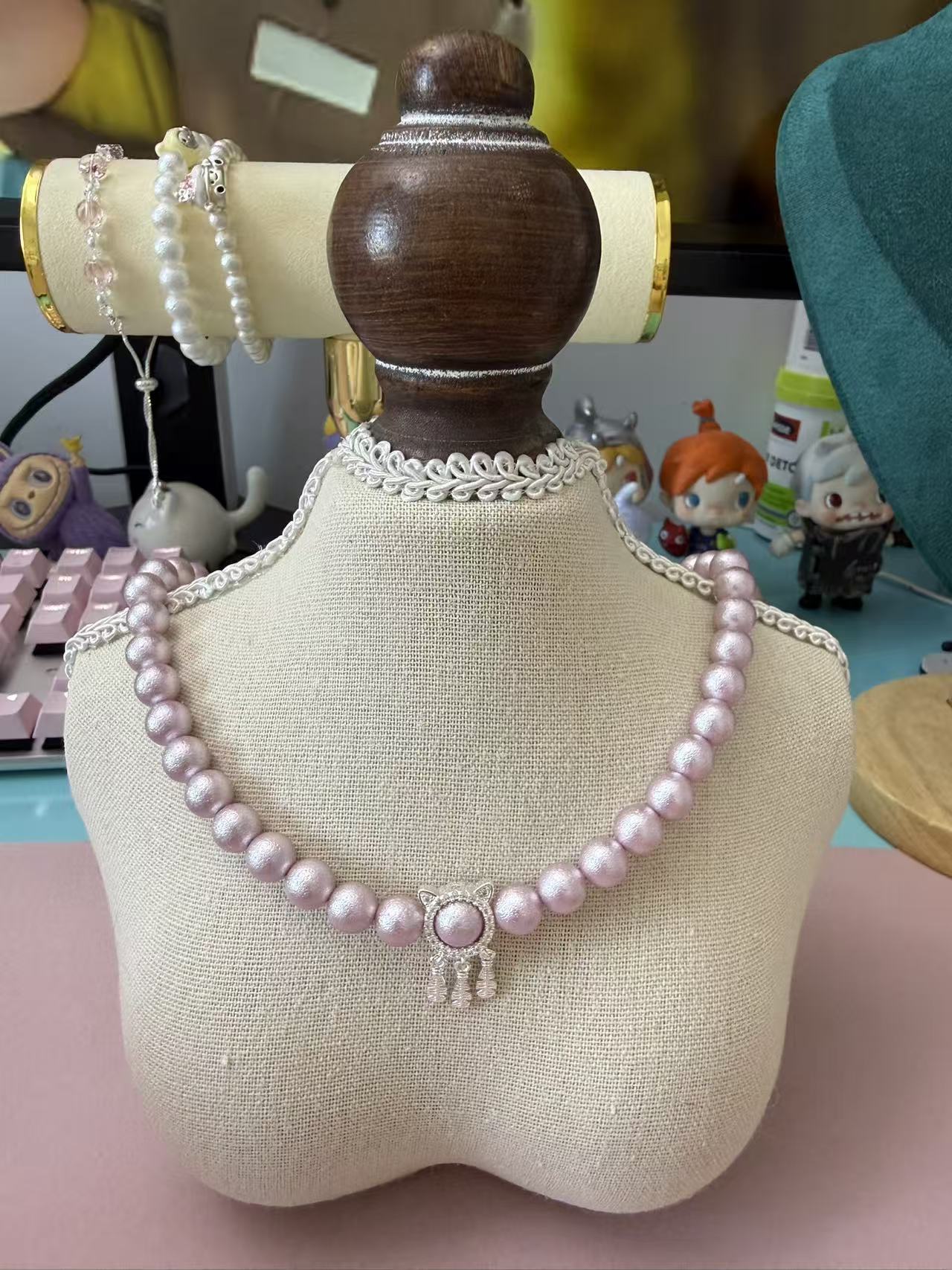 Shimmer Light Pink Imitation Pearl Choker Necklace with Silver Rhinestone Cat Pendant, Cute Kitty Charm Women's Jewelry N88