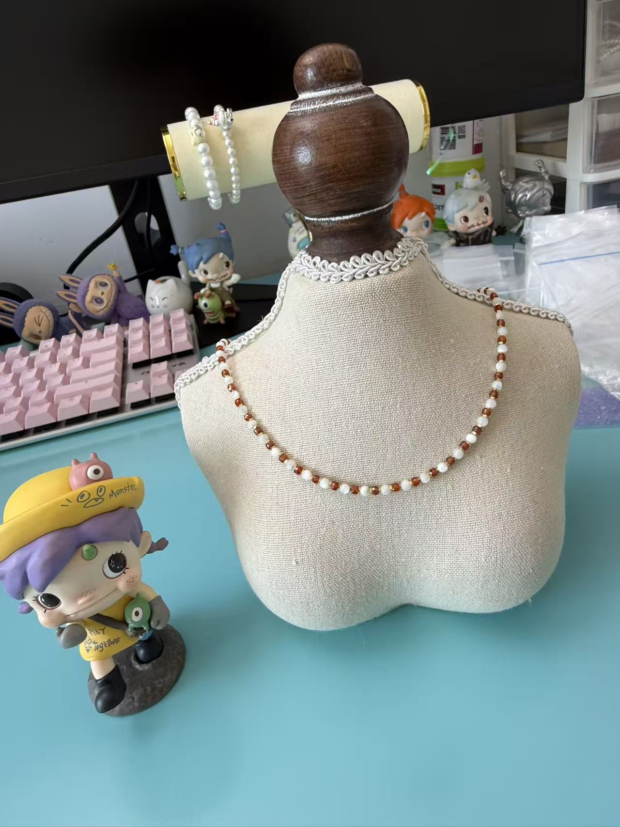 Boho Chic White & Caramel Brown Beaded Choker Necklace, Dainty Fall Tone Beaded Chain, Minimalist Everyday Jewelry for Women N64
