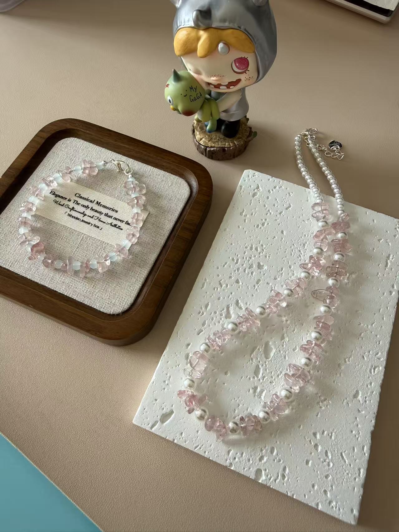 Natural Pink Crystal Chip & Pearl Beaded Necklace | Adjustable Silver Tone Women’s Choker N36
