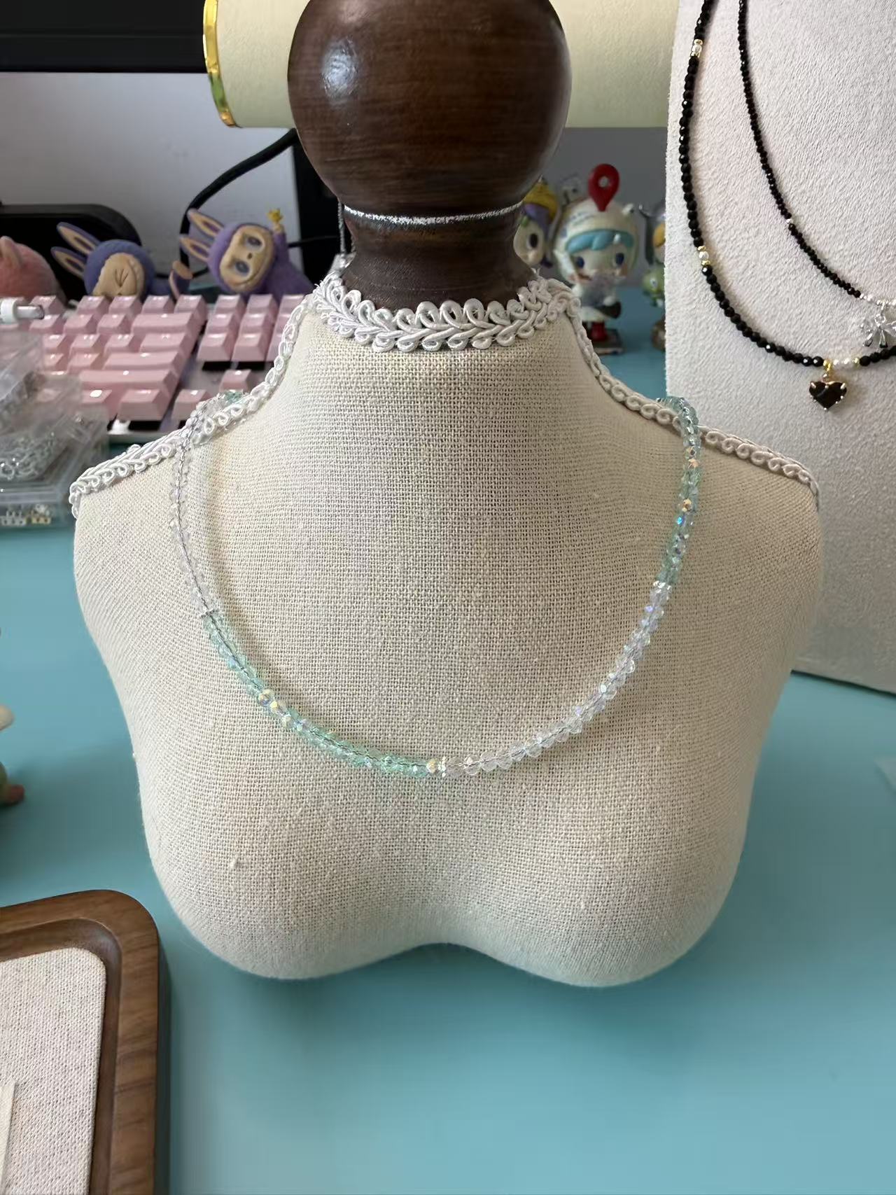 Mint Green Gradient Faceted Crystal Choker Necklace | Adjustable Silver Tone Delicate Beaded Chain N07