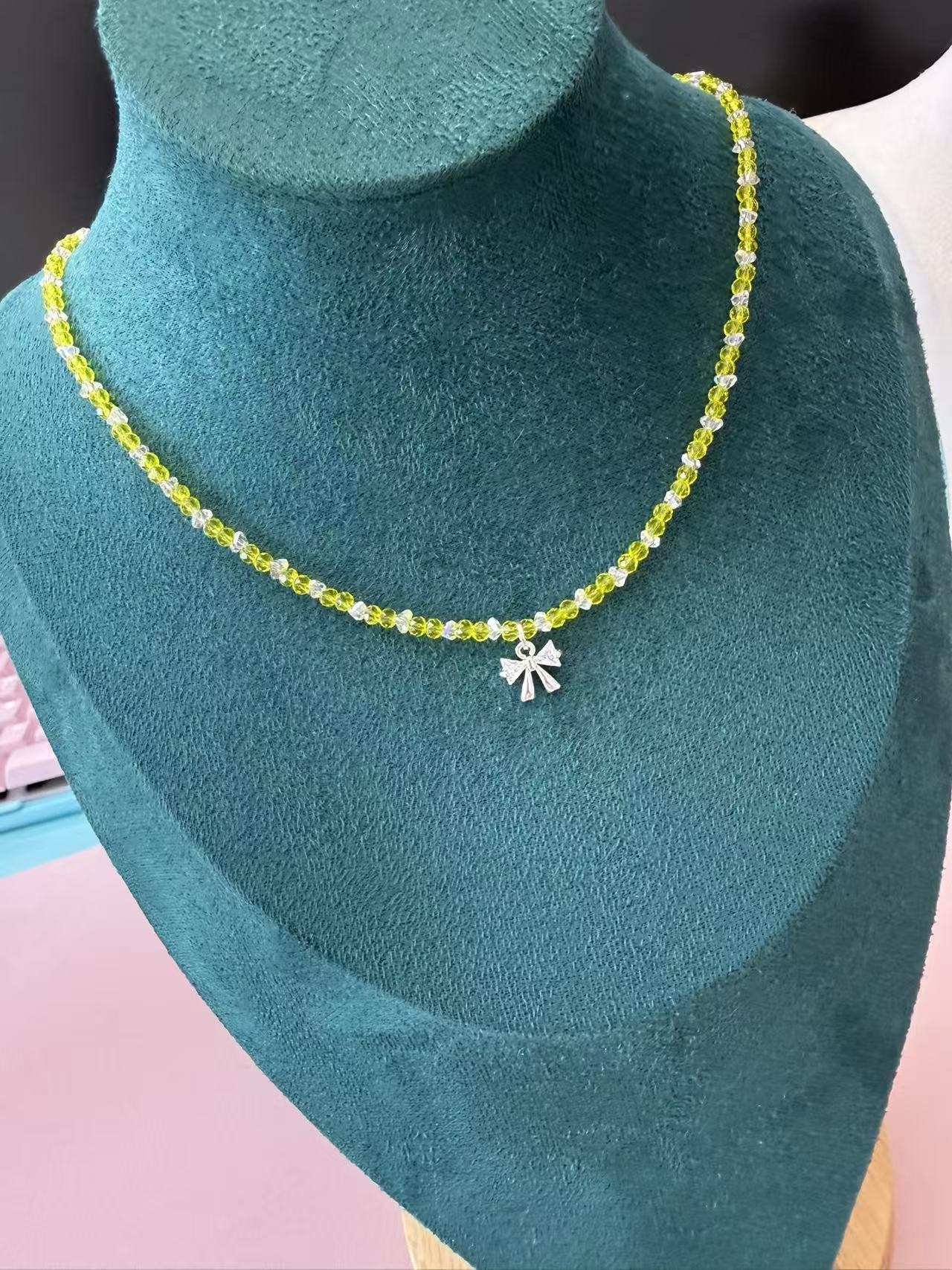 Lime Green Faceted Crystal Beaded Necklace with Silver Bow Charm | Adjustable Choker 内3