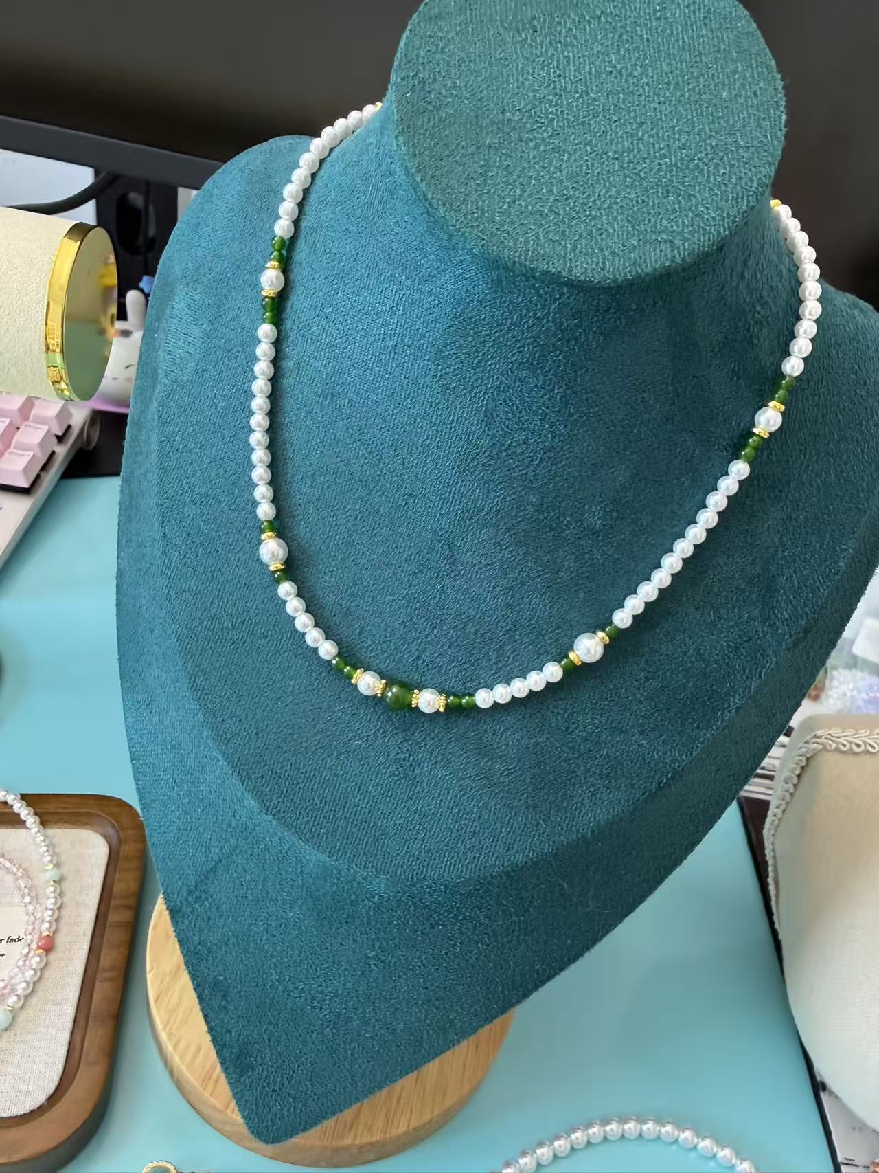 Elegant Pearl Necklace with Green Agate & Gold Accents | Adjustable Choker for Women N42