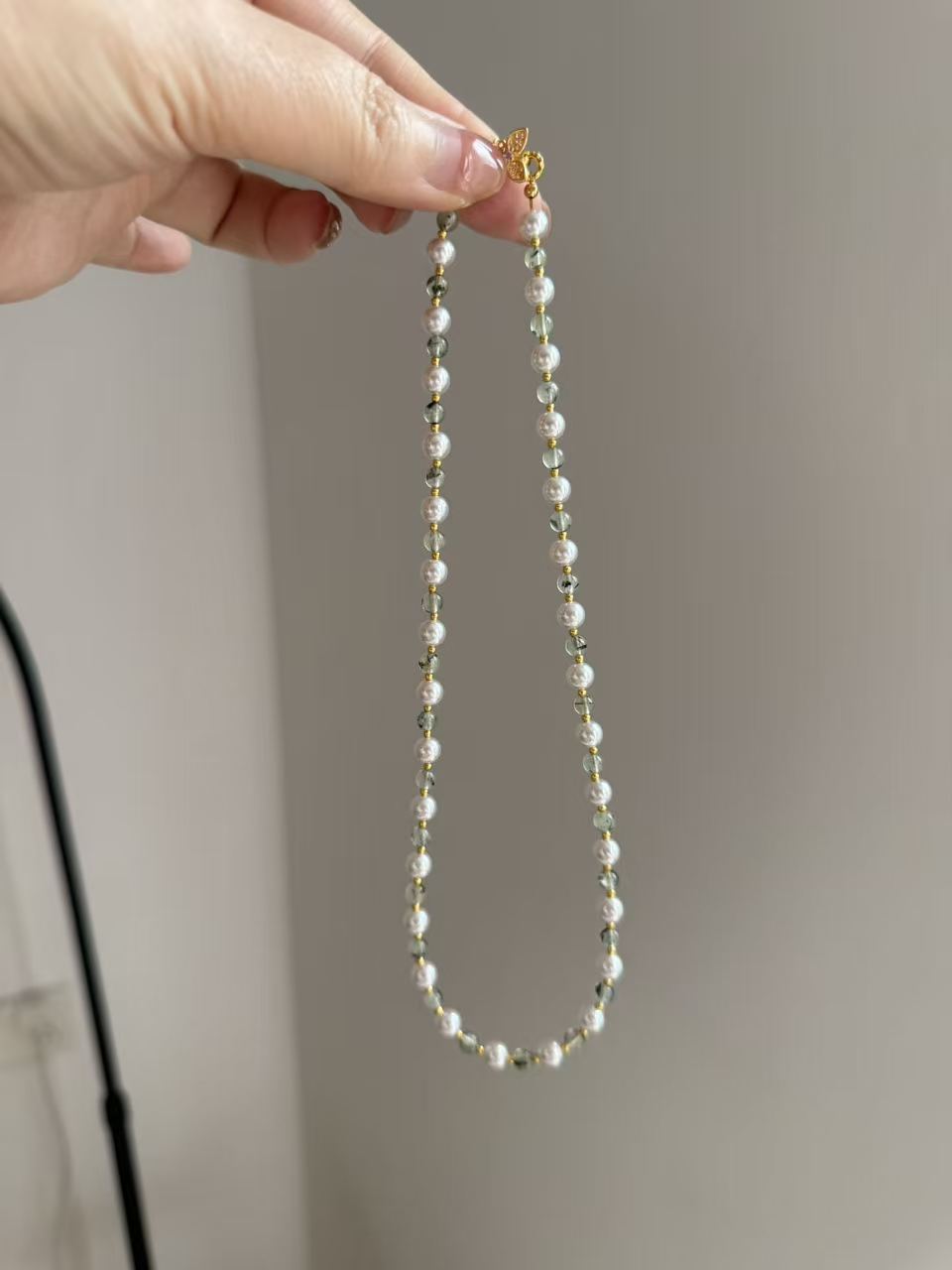 Green Phantom Quartz & Imitation Pearl Necklace with Gold Leaf Clasp | Adjustable Choker N93