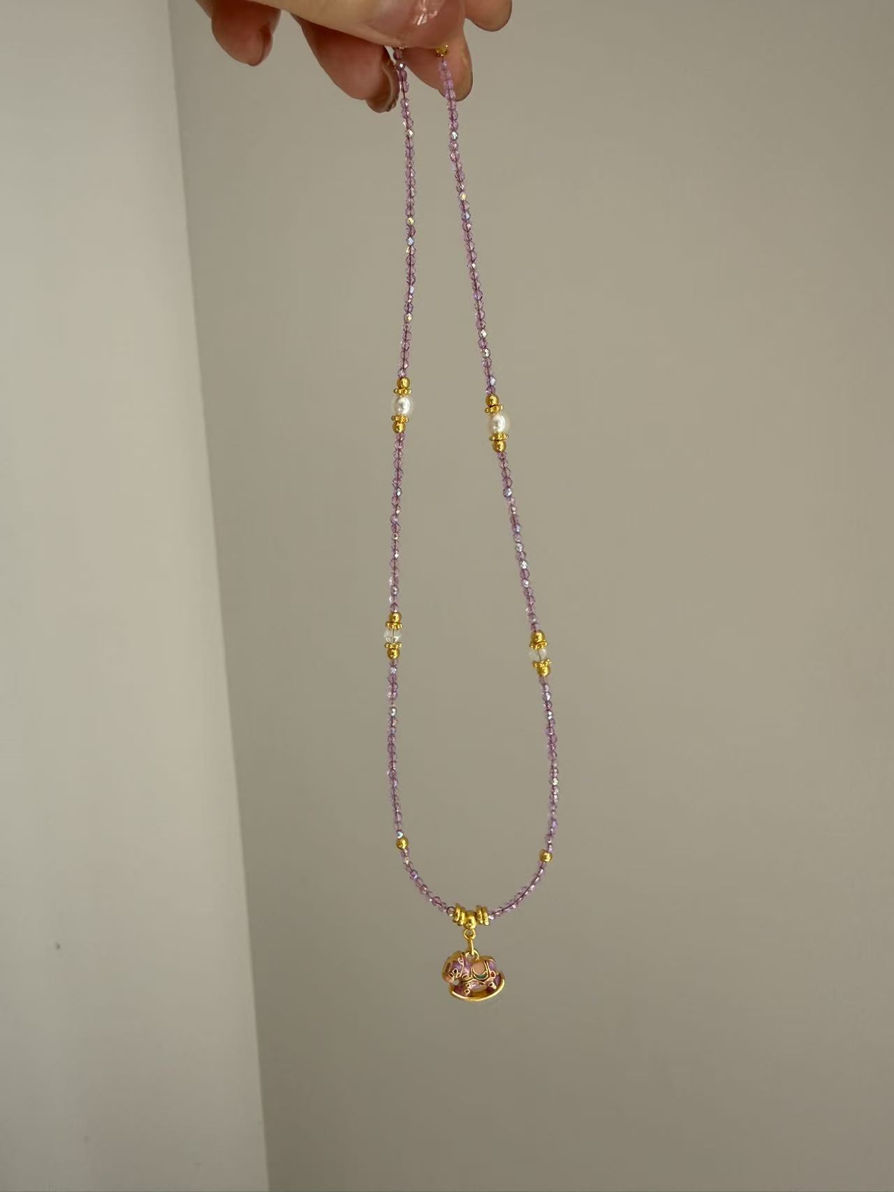 Purple Faceted Crystal & Pearl Beaded Necklace with Gold Carousel Horse Charm N08