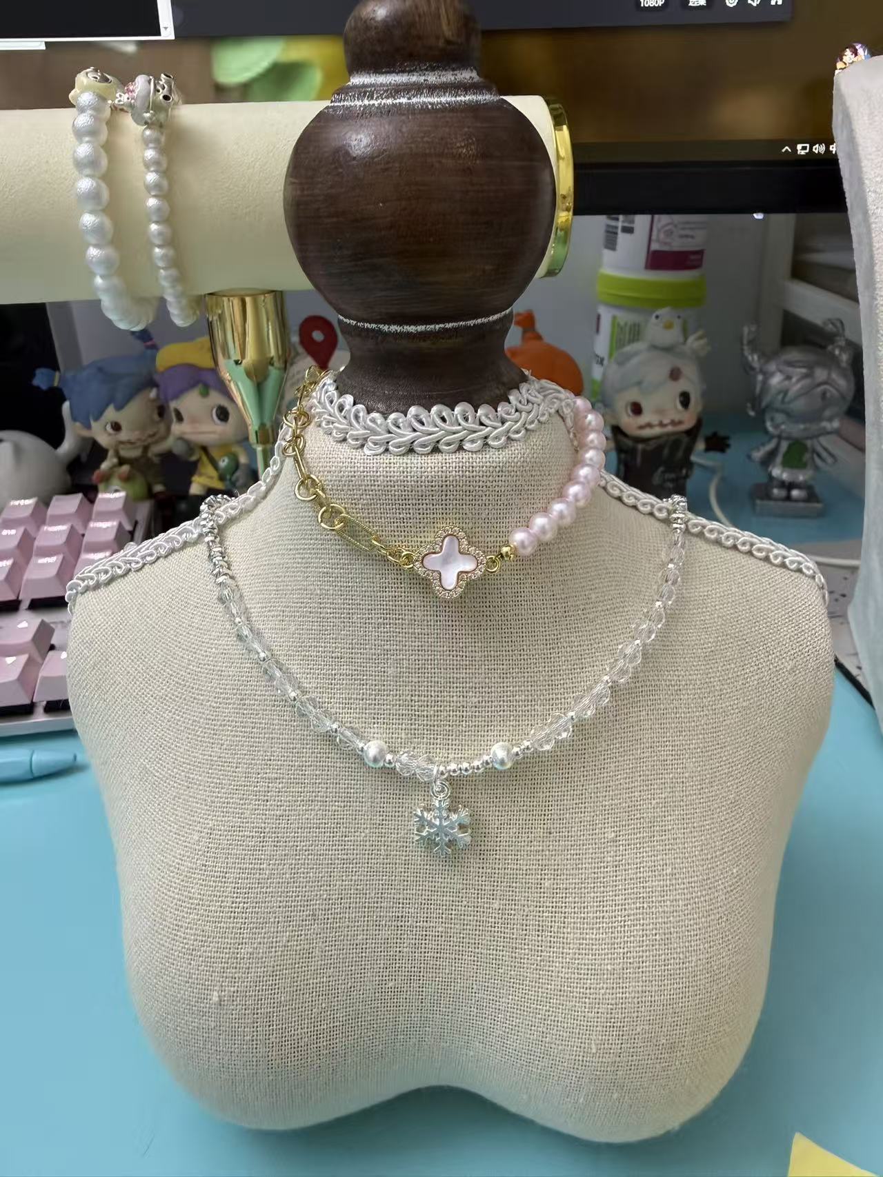 Silver Crushed Bead & Fuzzy Yarn Necklace with Snowflake Charm | Adjustable Winter Choker N46