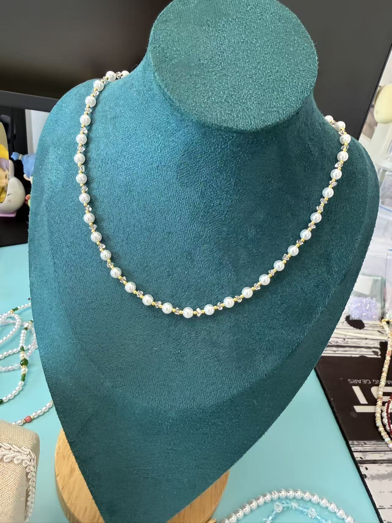 White Pearl Necklace with Pink Faceted Crystal Accents | Gold Plated Choker N34