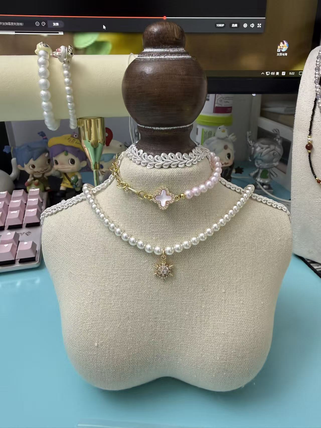 Imitation Pearl Necklace with Sparkling Snowflake Pendant | Gold Plated Choker N47
