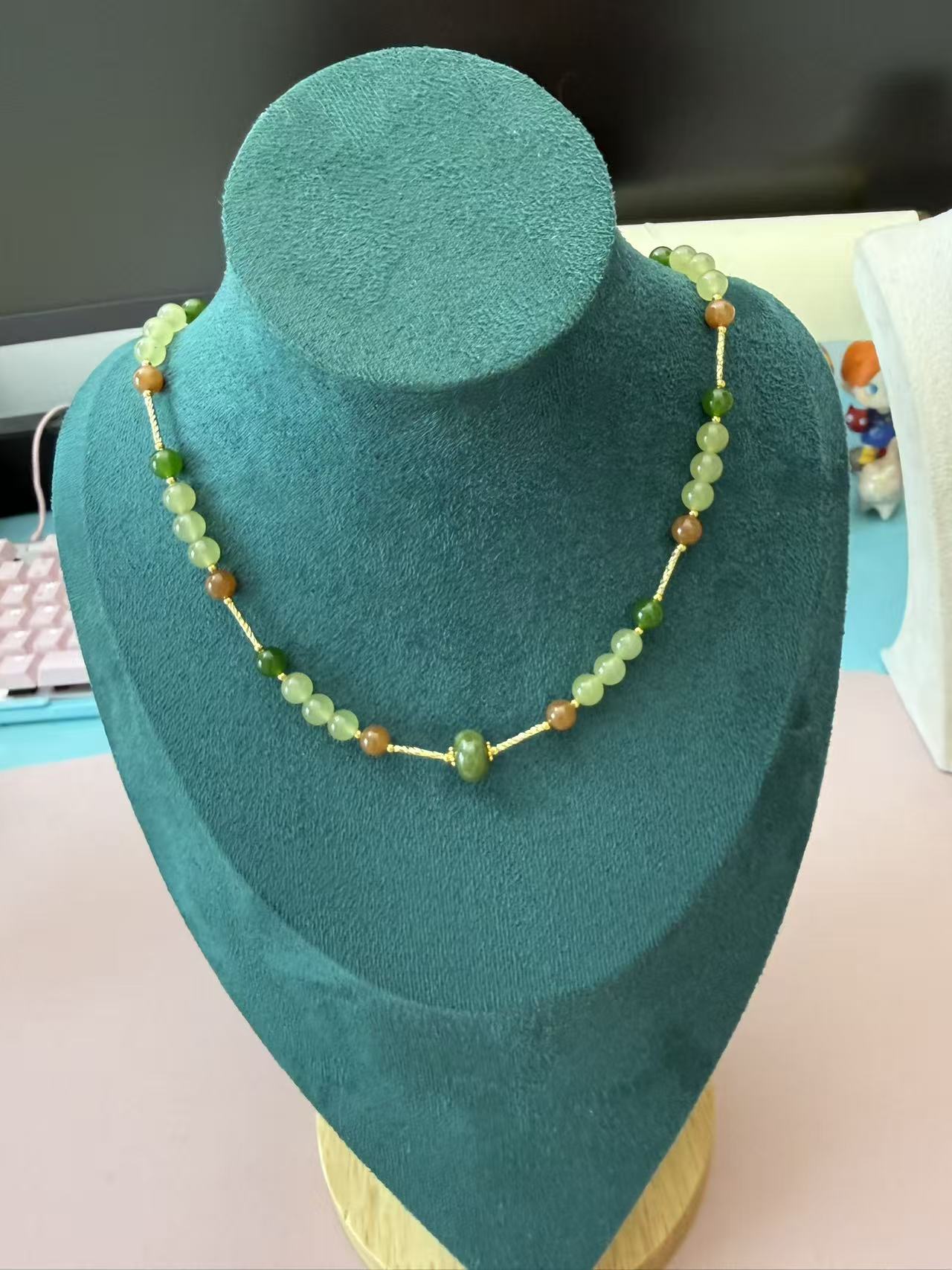 Multi-Tone Green & Brown Jade Beaded Necklace | Gold Accent Choker N75
