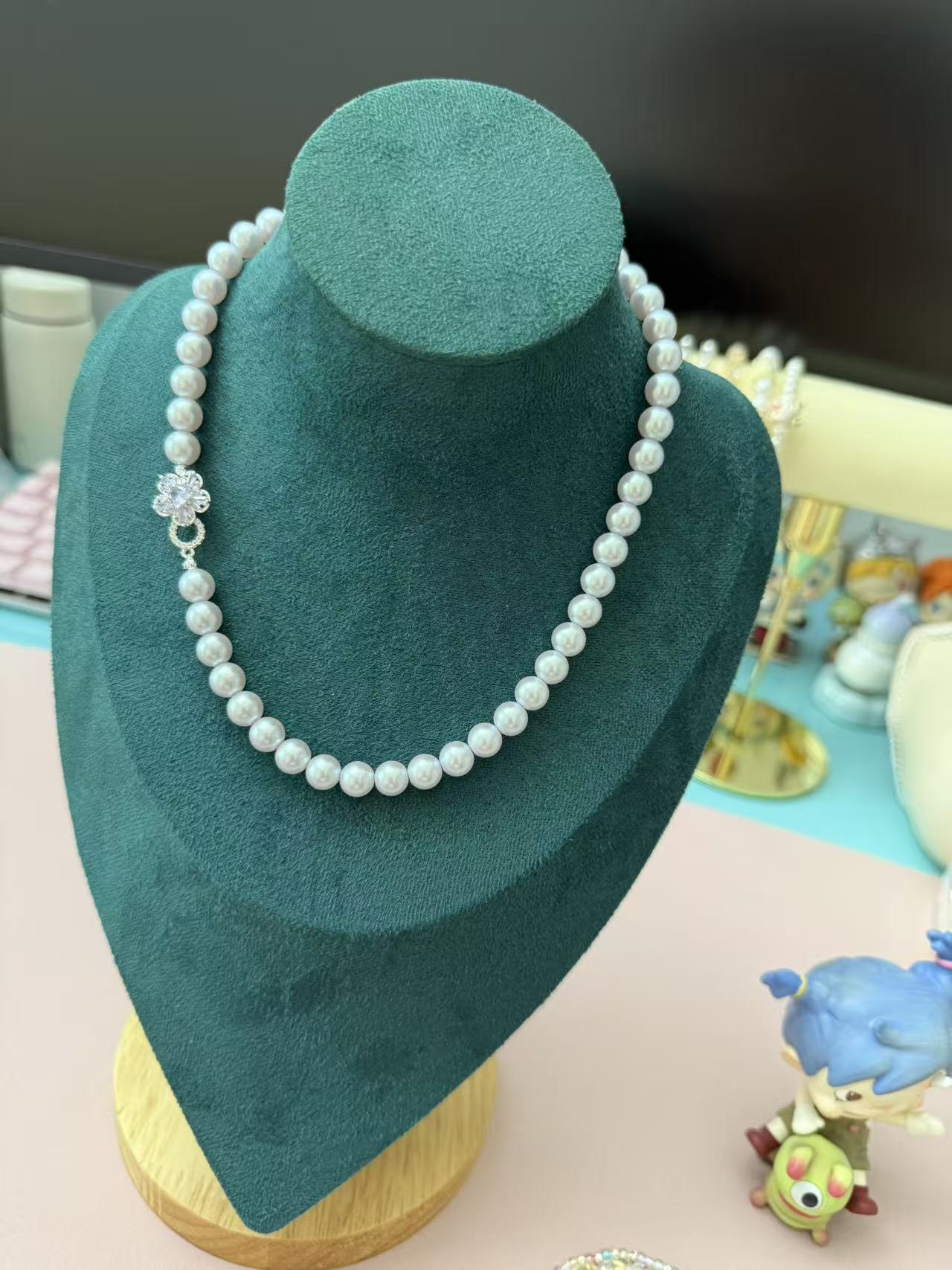Elegant Faux Pearl Necklace with Zircon Flower Clasp - Customizable Freshwater Pearl Option N94