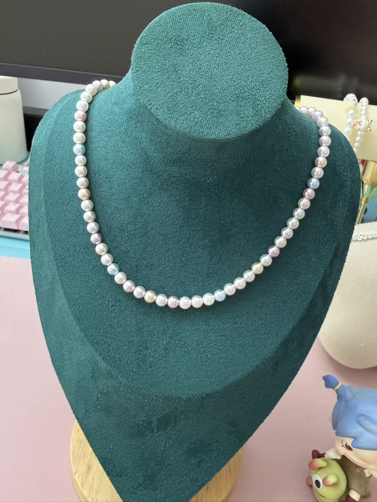 Pastel Multicolor Faux Pearl Necklace - Soft Rainbow Choker for Everyday Wear N95