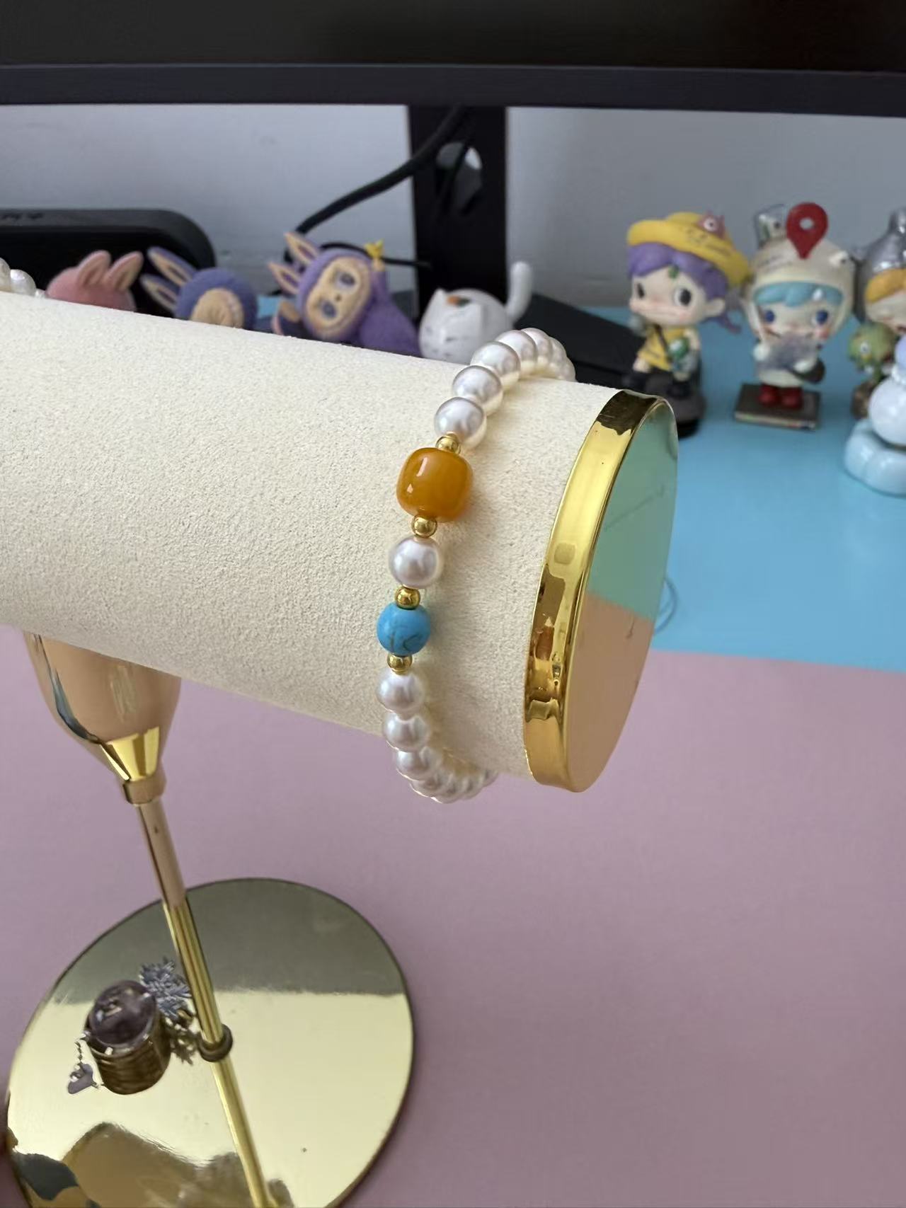 Faux Pearl Beaded Bracelet with Turquoise and Amber-Style Barrel Bead Accents B332