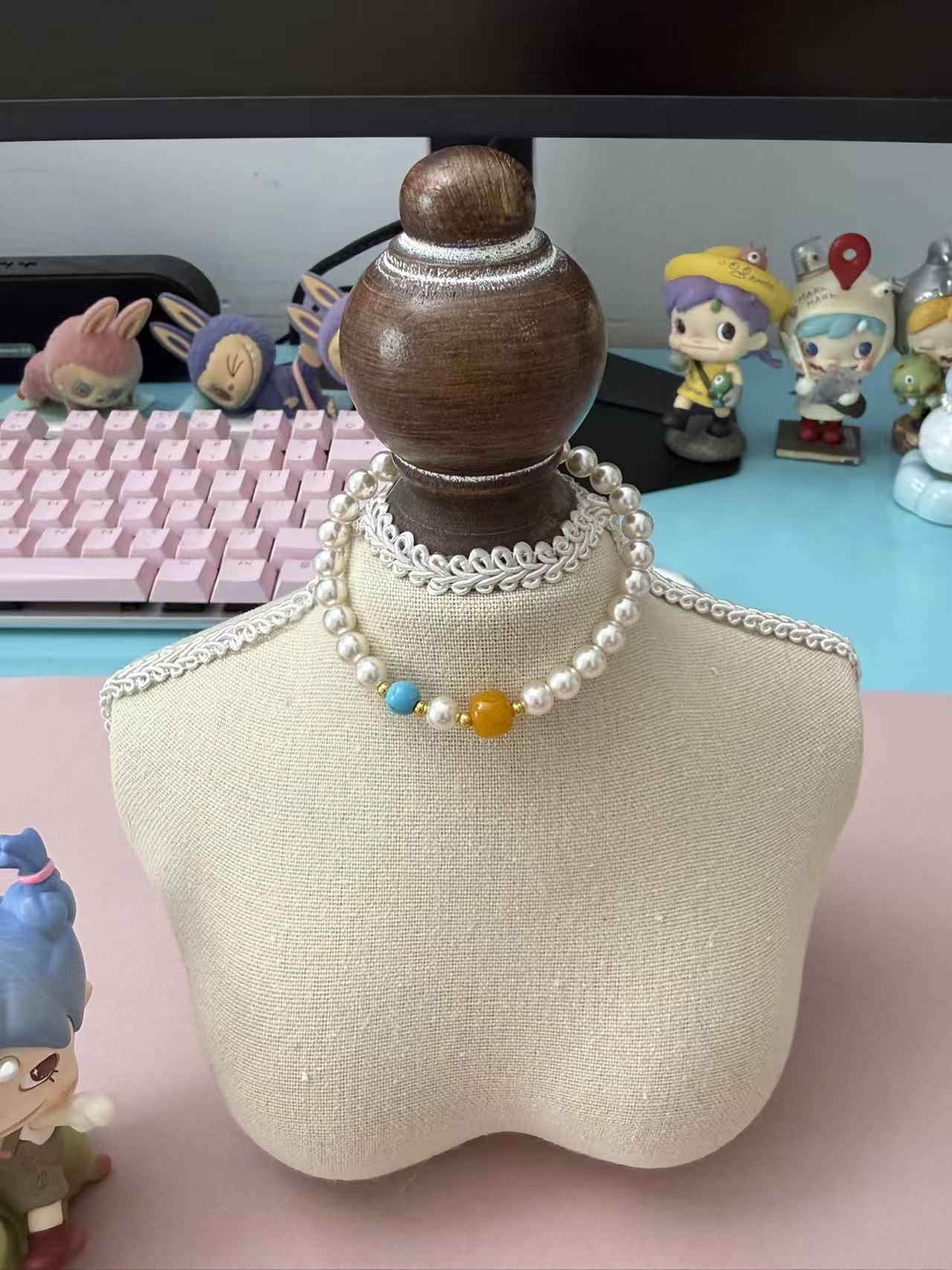 Faux Pearl Beaded Bracelet with Turquoise and Amber-Style Barrel Bead Accents B332