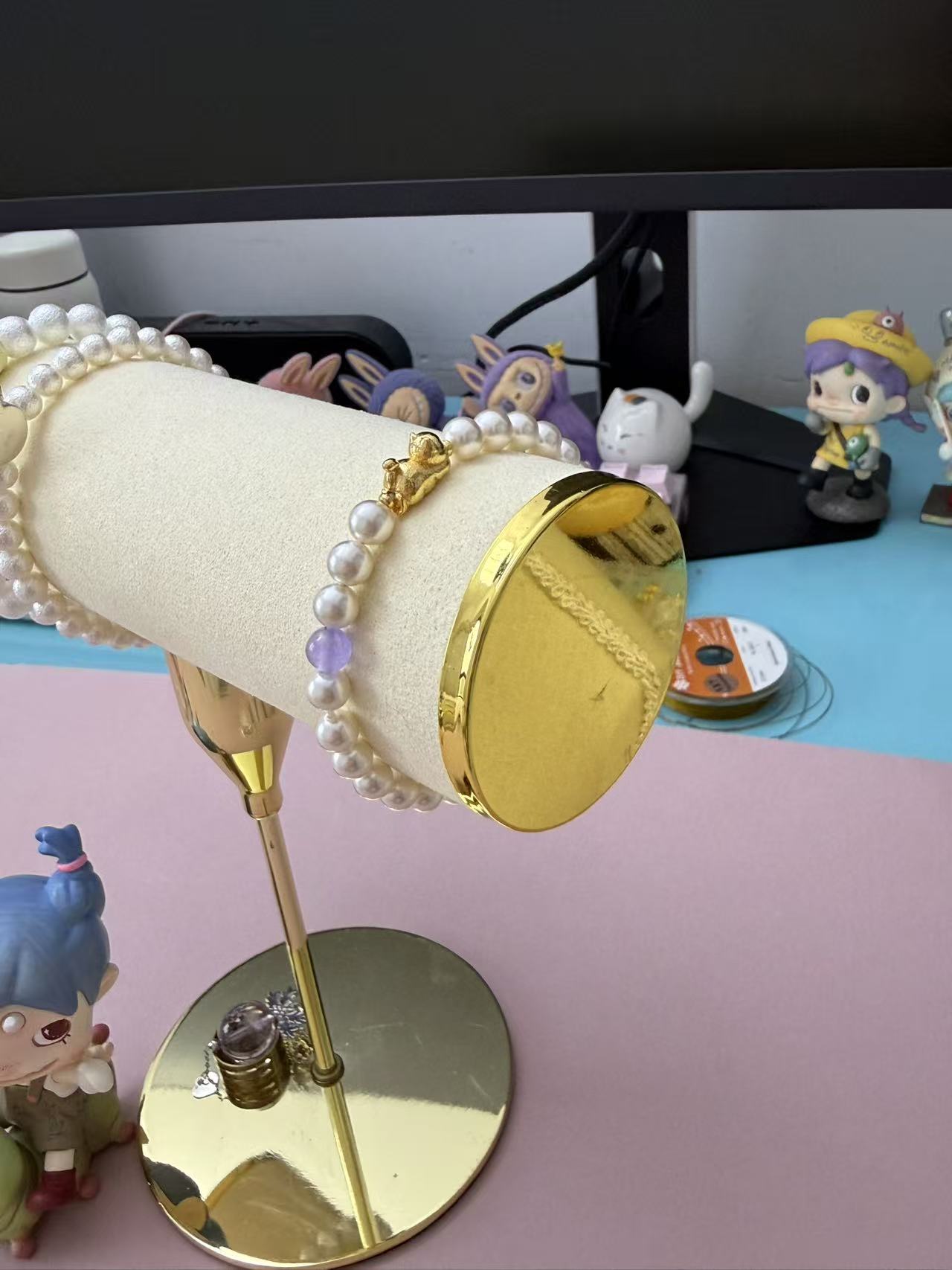 Faux Pearl Beaded Bracelet with Gold-Plated Cat Charm & Purple Stone Accent B333
