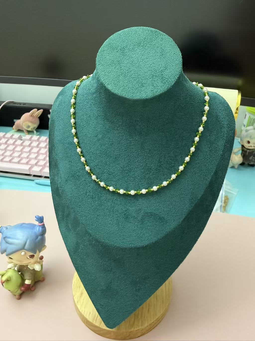 Green Faceted Crystal & Pearl Beaded Necklace | Gold-Tone Adjustable Clavicle Chain for Women N0106
