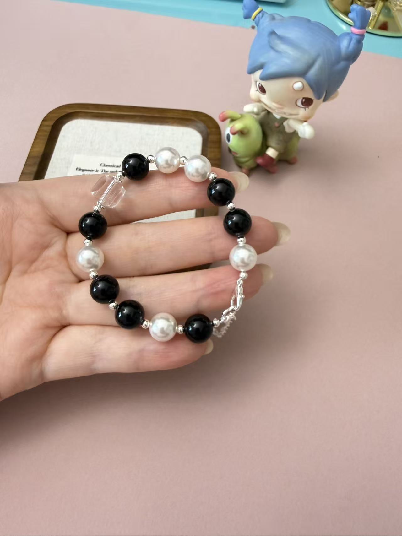Black and White Pearl & Onyx Beaded Bracelet - Minimalist Silver Adjustable Stackable Jewelry B366