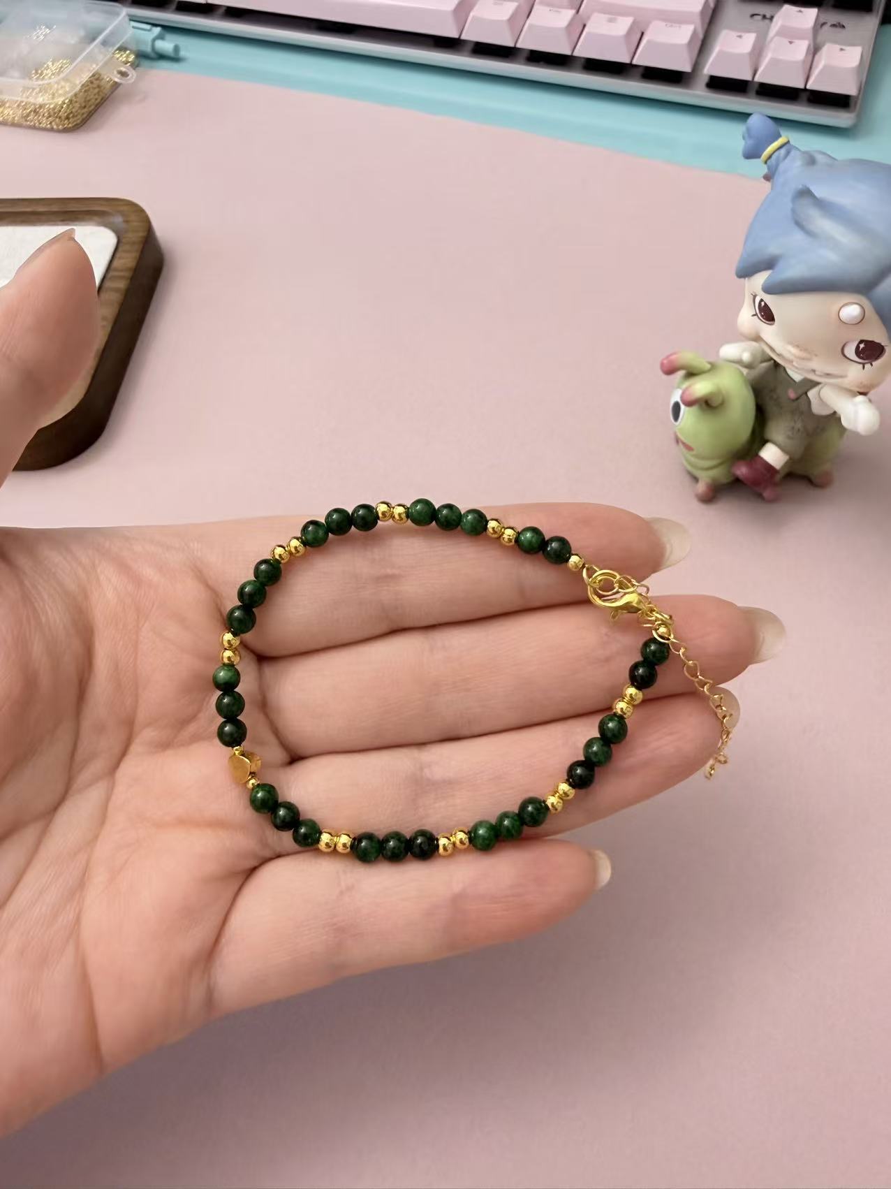Dark Green & Black Stone Beaded Bracelet with Gold Heart Charm - Adjustable Elegant Stackable Jewelry B373