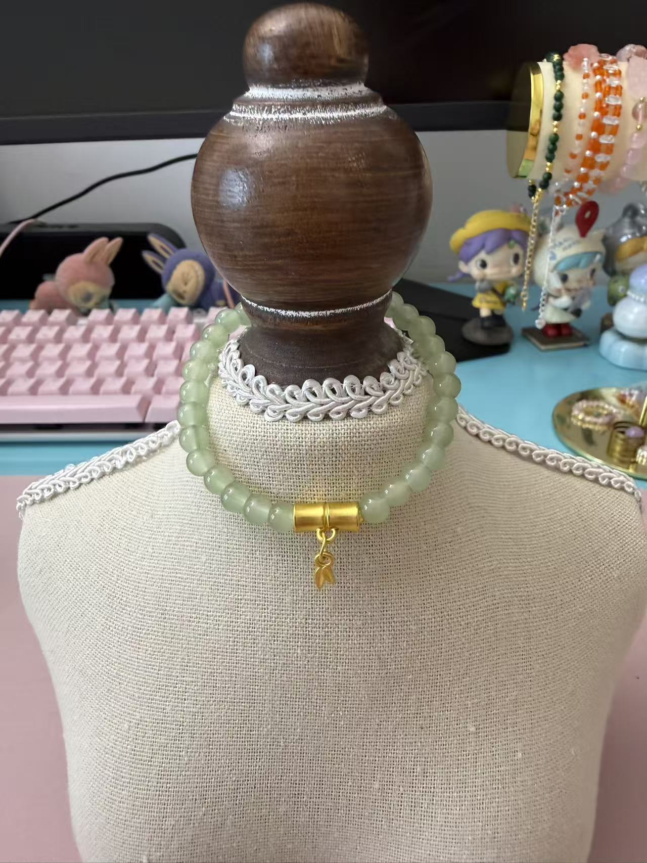 Light Green Jade Beaded Bracelet with Gold Cylinder Clasp - Minimalist Elegant Everyday Jewelry B368