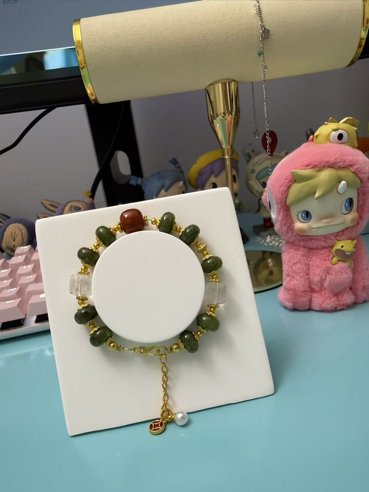 Chinese Style Green Jade & Nanhong Agate Bracelet with Gold Accents & Clear Quartz - Elegant Traditional Jewelry for Women B85