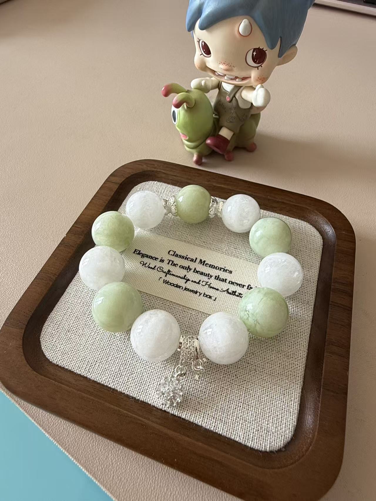 Green & White Crystal Beaded Bracelet with Silver Snowflake Charm - Elegant Summer Jewelry B136