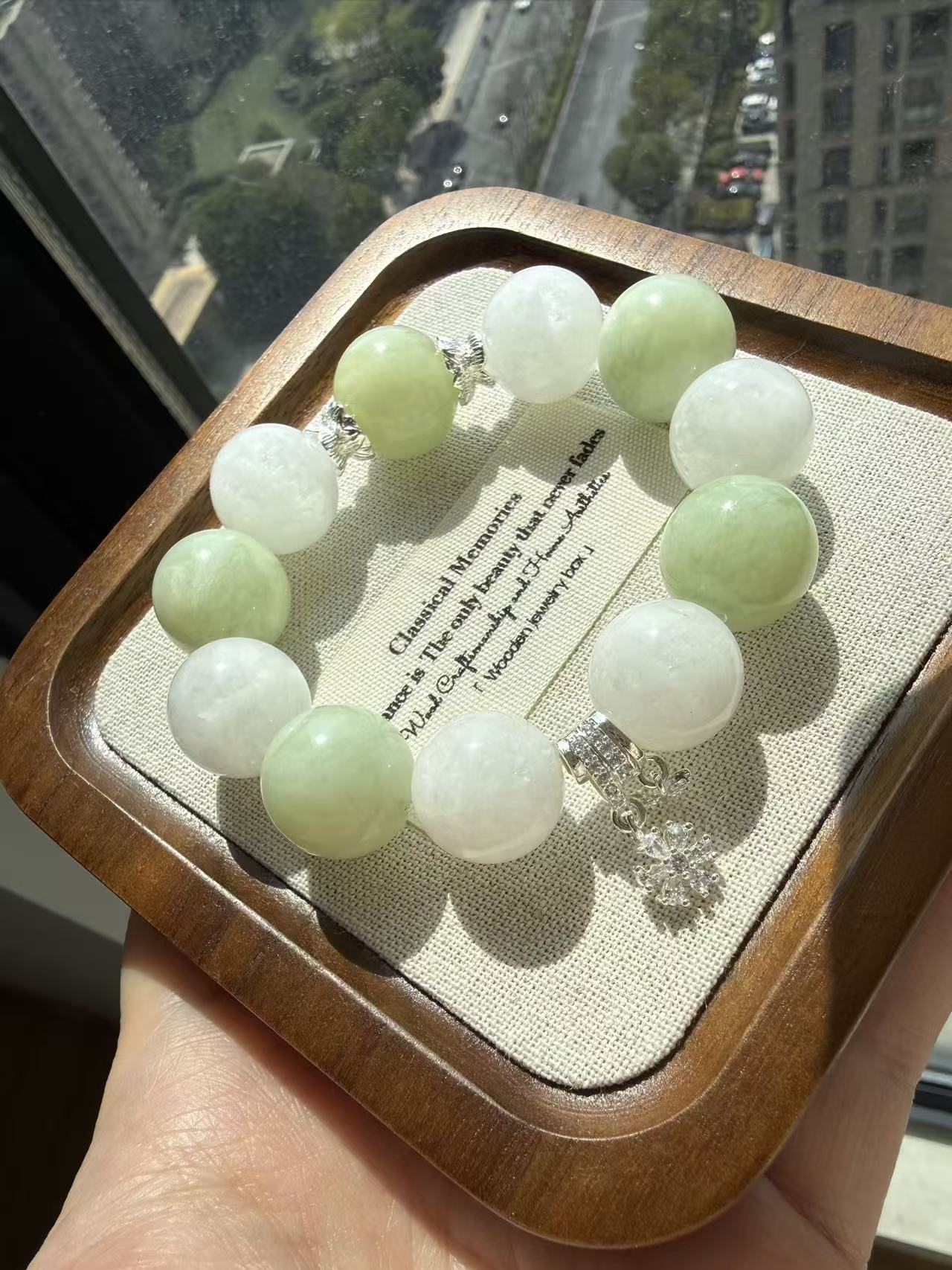 Green & White Crystal Beaded Bracelet with Silver Snowflake Charm - Elegant Summer Jewelry B136