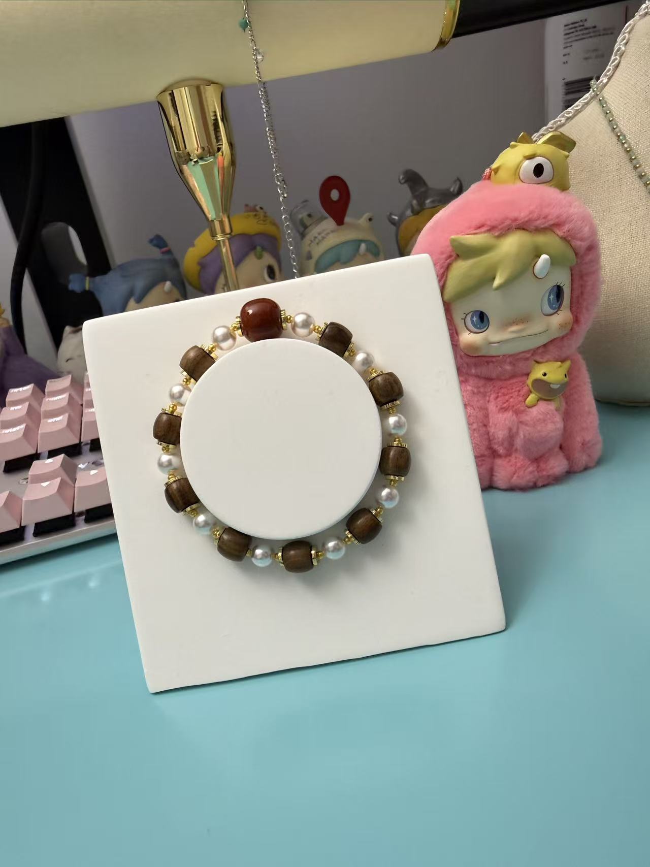 New Chinese Style Red Agate, Wood & Pearl Beaded Bracelet - Elegant Stackable Jewelry B05