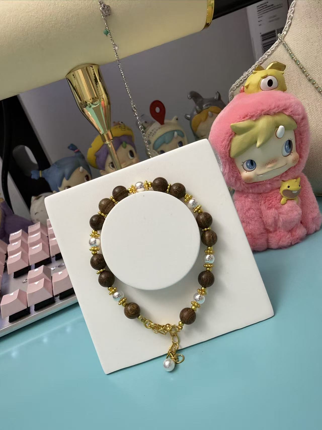 New Chinese Style Wood & Pearl Beaded Bracelet with Adjustable Gold Chain & Pearl Drop B68