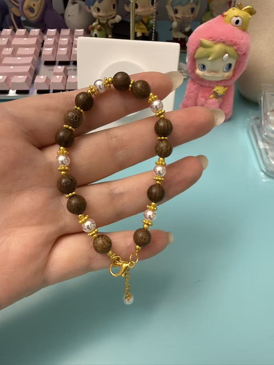 New Chinese Style Wood & Pearl Beaded Bracelet with Adjustable Gold Chain & Pearl Drop B68